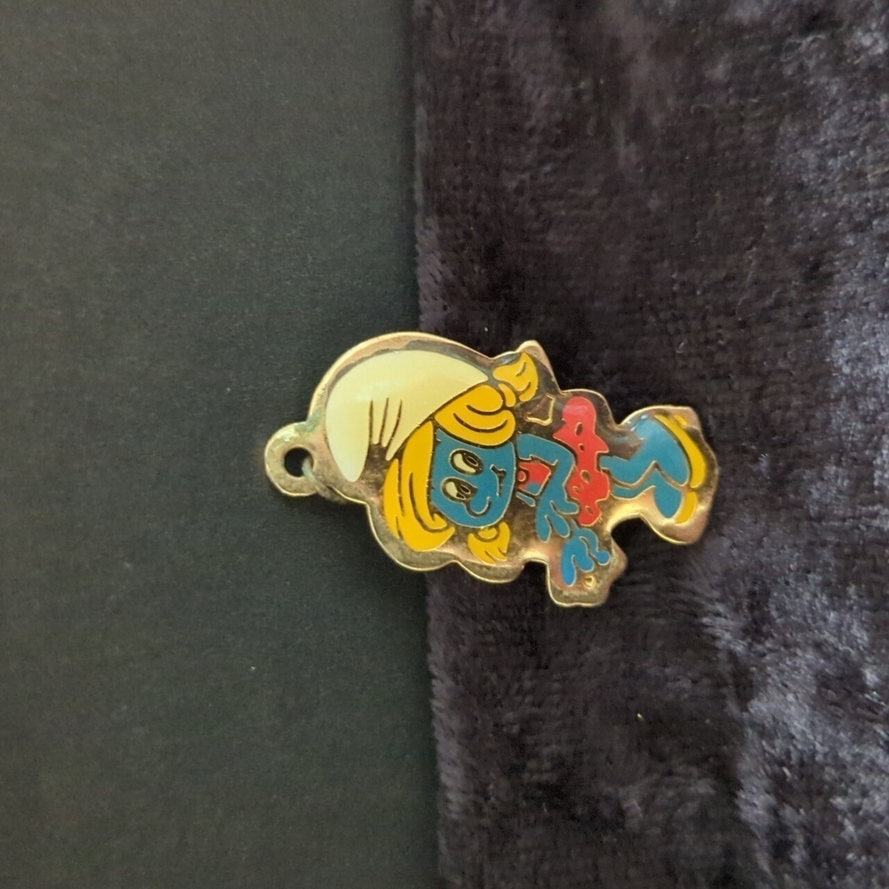 Unmarked Vintage Smurfette Enamel Charm Gold Tone